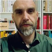 Profesor de lengua y literatura españolas ofrece clases para estudiantes de todas las etapas educativas sin importar su edad